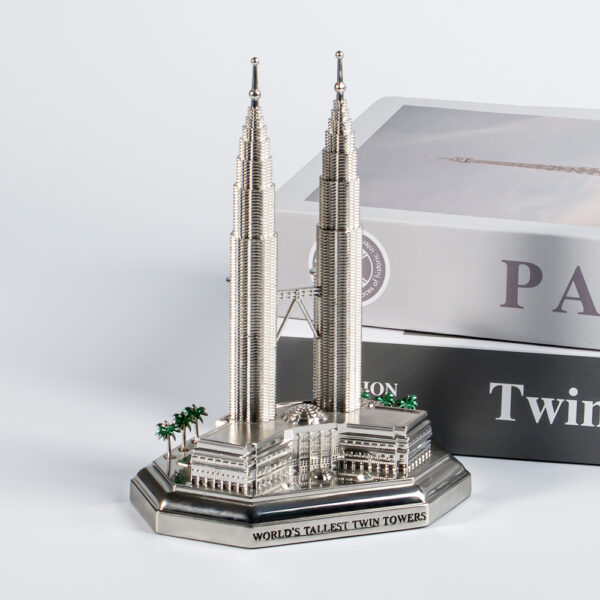 Customized Silver Petronas Twin Towers 3D Building Model Enamel Die-Cast Alloy with Plating Painting Malaysian Souvenir