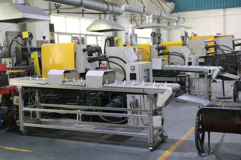 Kingtop die casting workshop with rows of CNC zinc alloy die casting machines producing metal gift parts