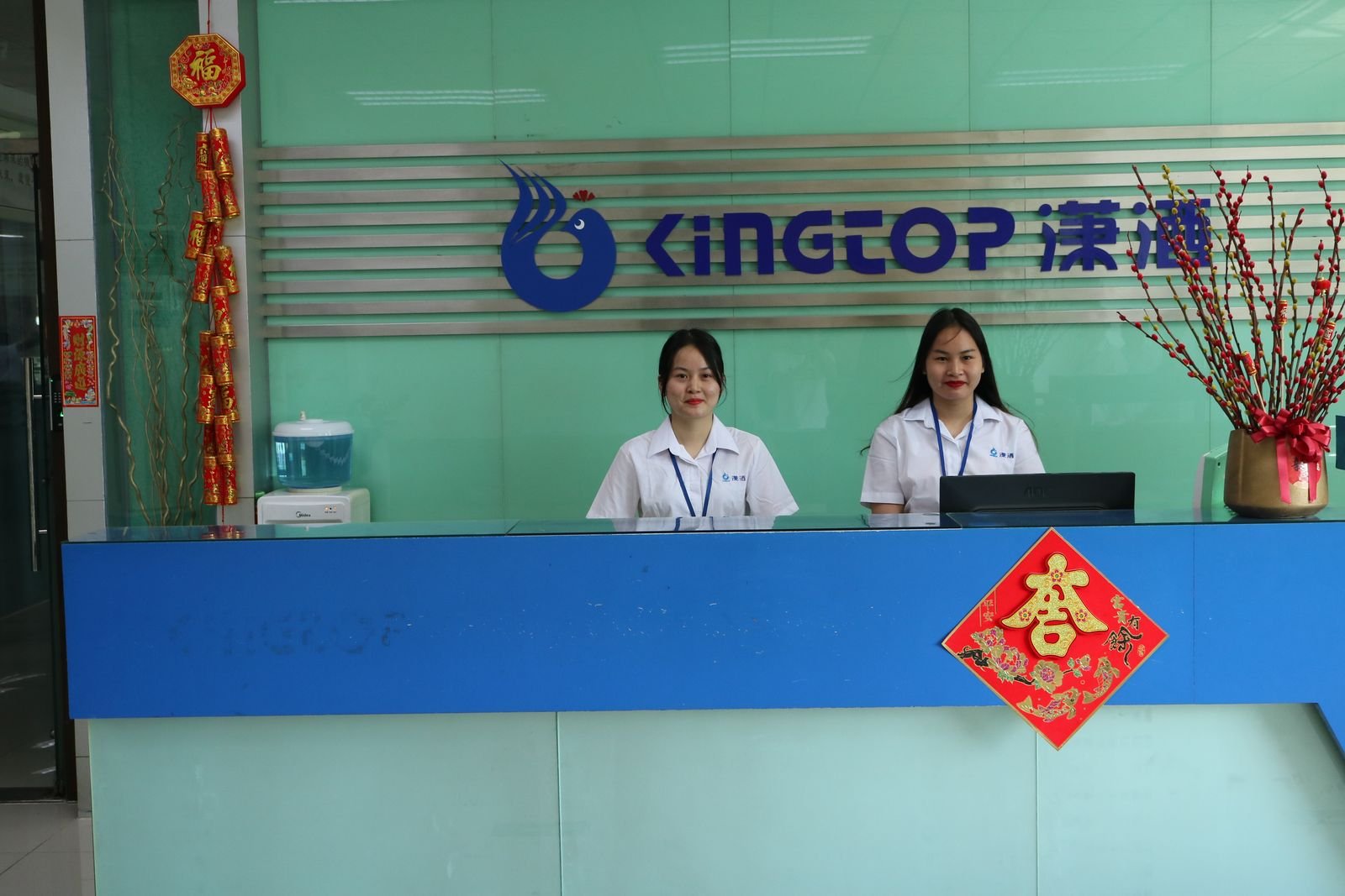 Kingtop Metal reception desk with company logo wall and sales staff