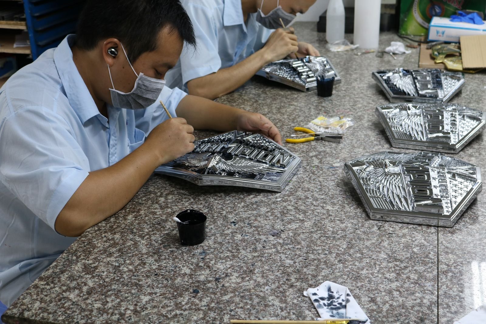 Hand assembly of zinc alloy wine stoppers in the Kingtop factory