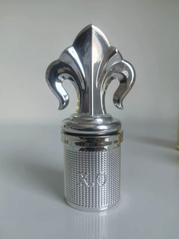 Metal fleur de lis bottle stopper adapter with silver finish